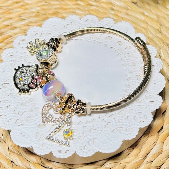Sparkling Hello Kitty Charm Bracelet - Picture 4 of 8